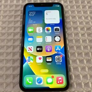 Apple iPhone 11 /128 GB Black Front Display - Home Screen Visible